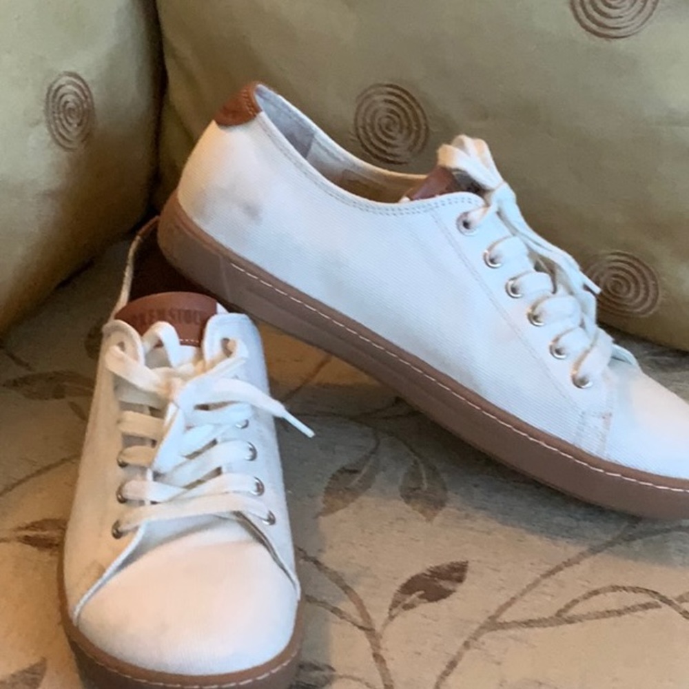 Woman’s shoes
